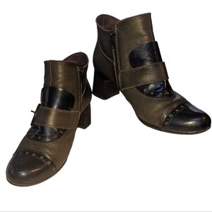 Jose Saenz women's booties olive green and black. Size 7.5  Witchy